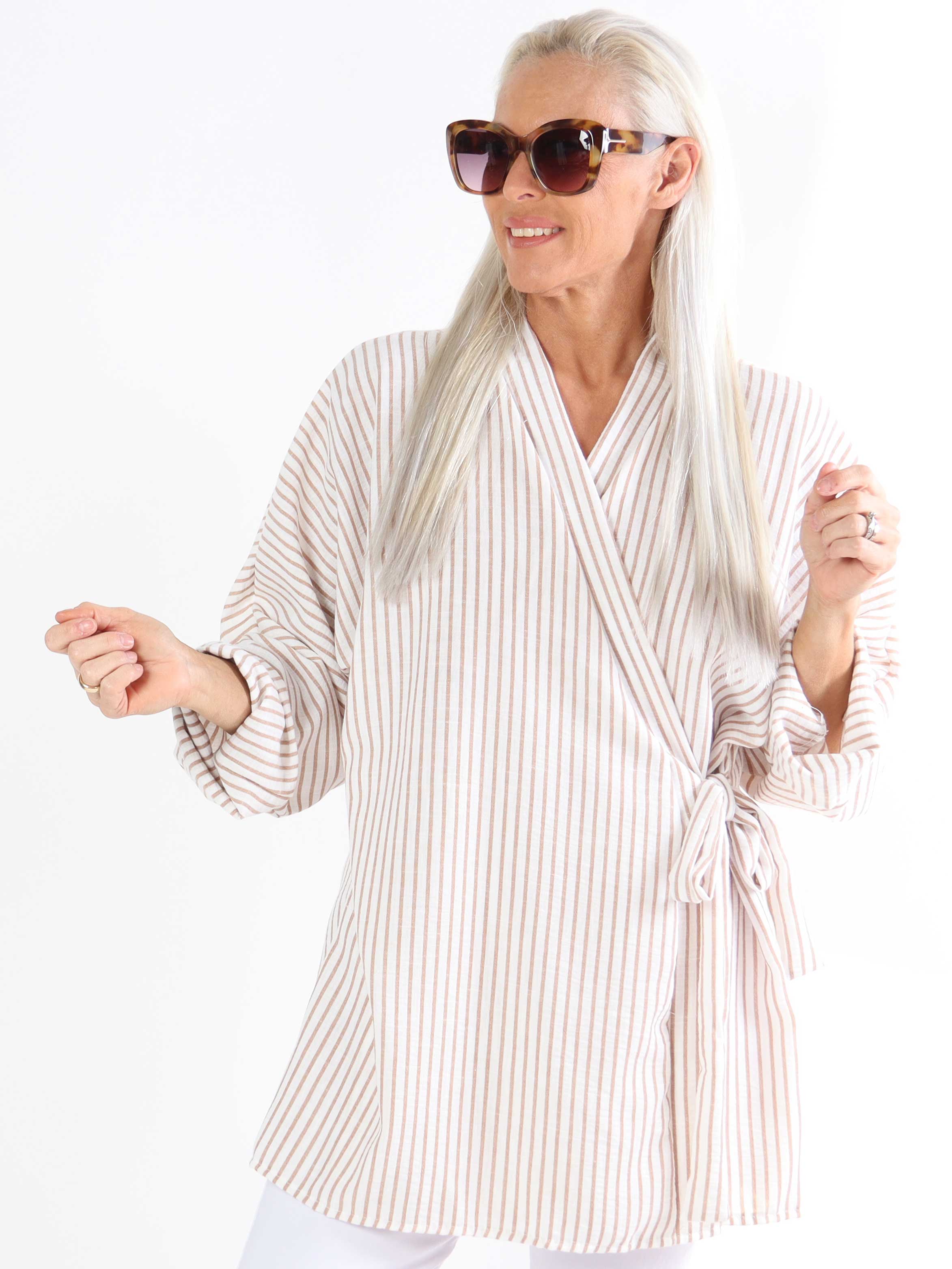 Sarah Stripe - Sød stribet plus size slå-om tunika